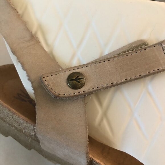 WANDA PANDA Sandal Women's Size US9 EU41 Neutral Closed Toe Perforated Design - Picture 9 of 13